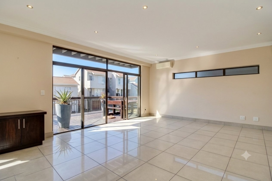 To Let 4 Bedroom Property for Rent in The Islands Estates North West